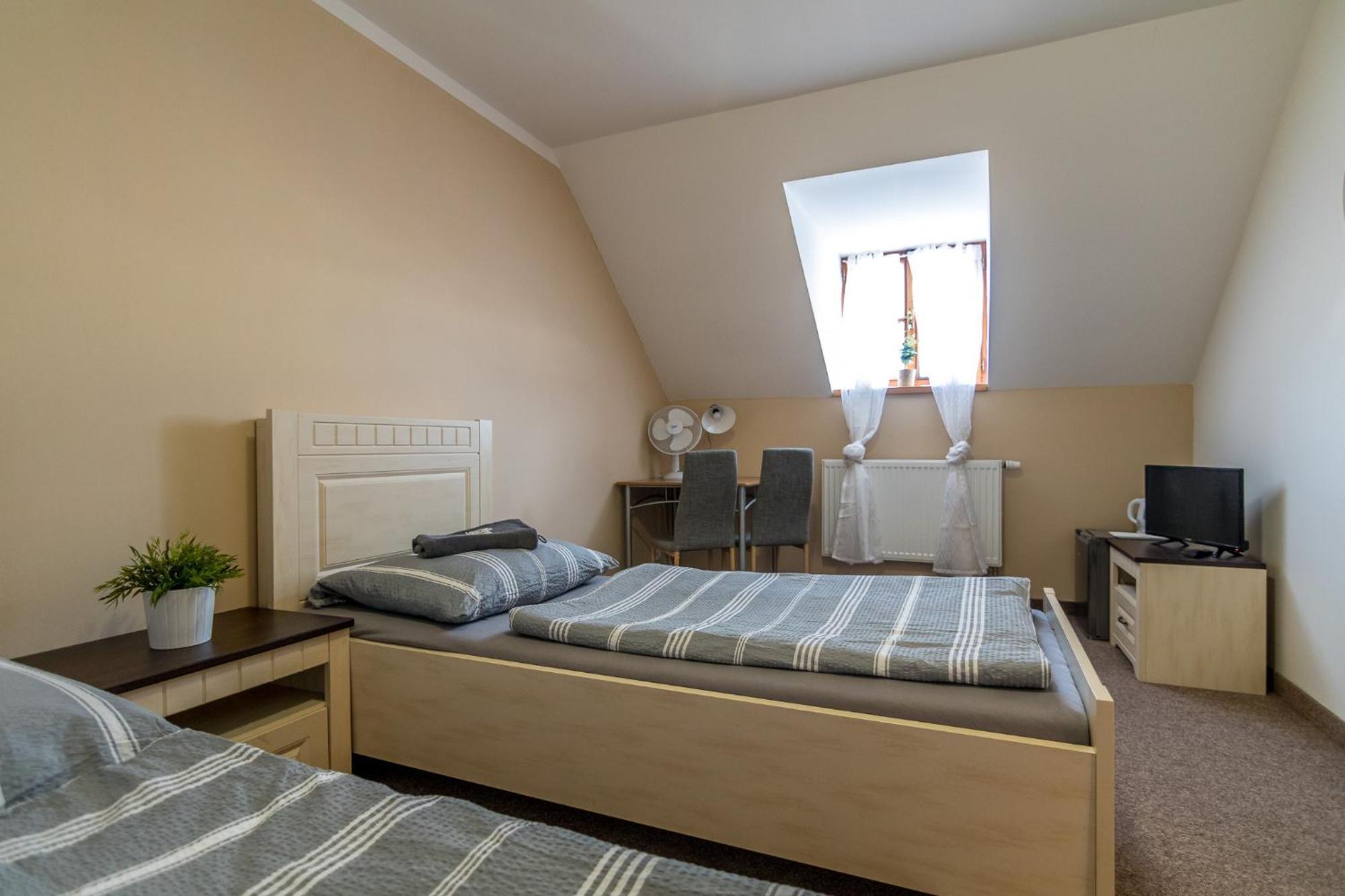 Penzion a restaurace U Vladaře Toužim Exteriér fotografie