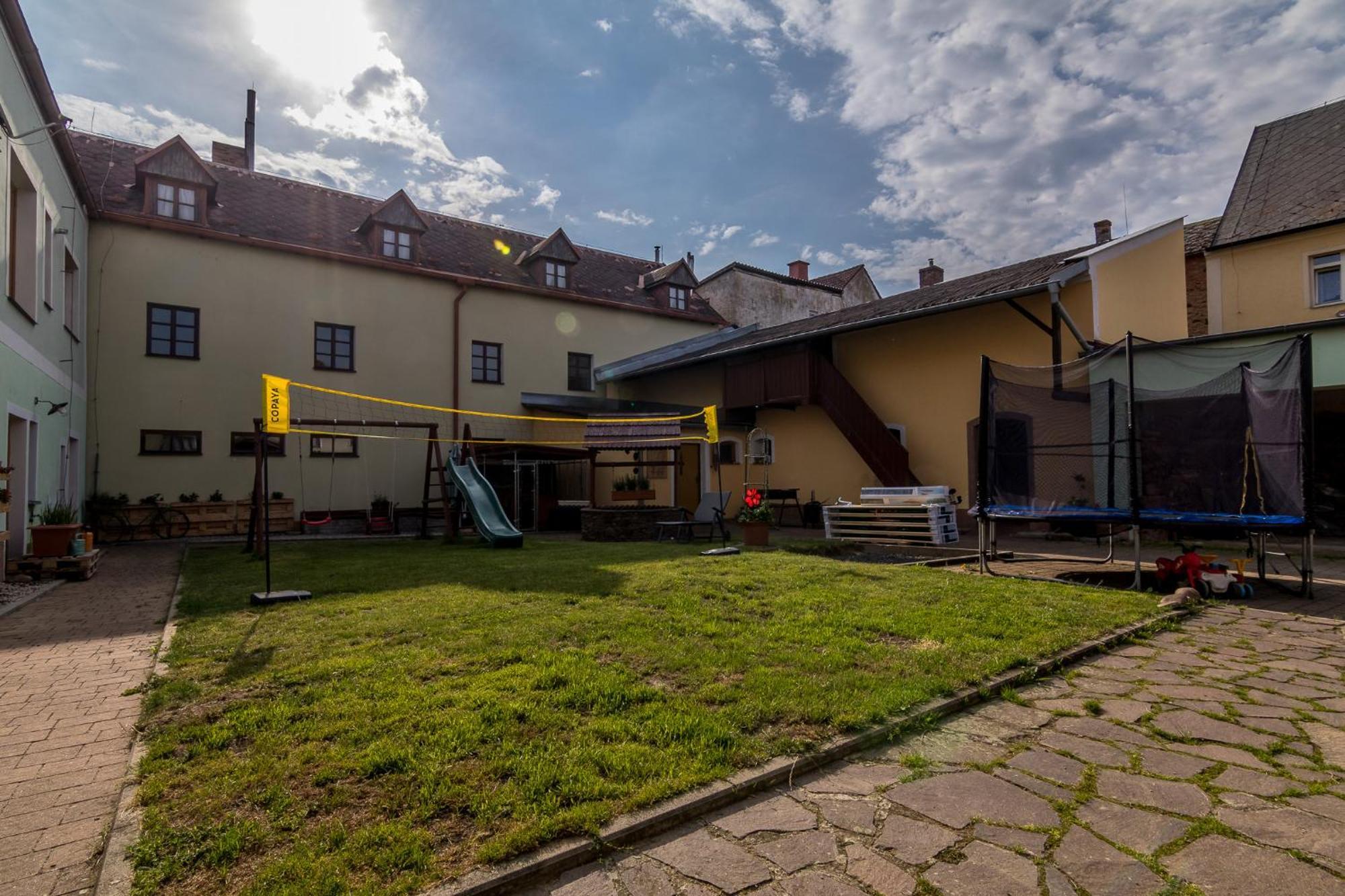 Penzion a restaurace U Vladaře Toužim Exteriér fotografie