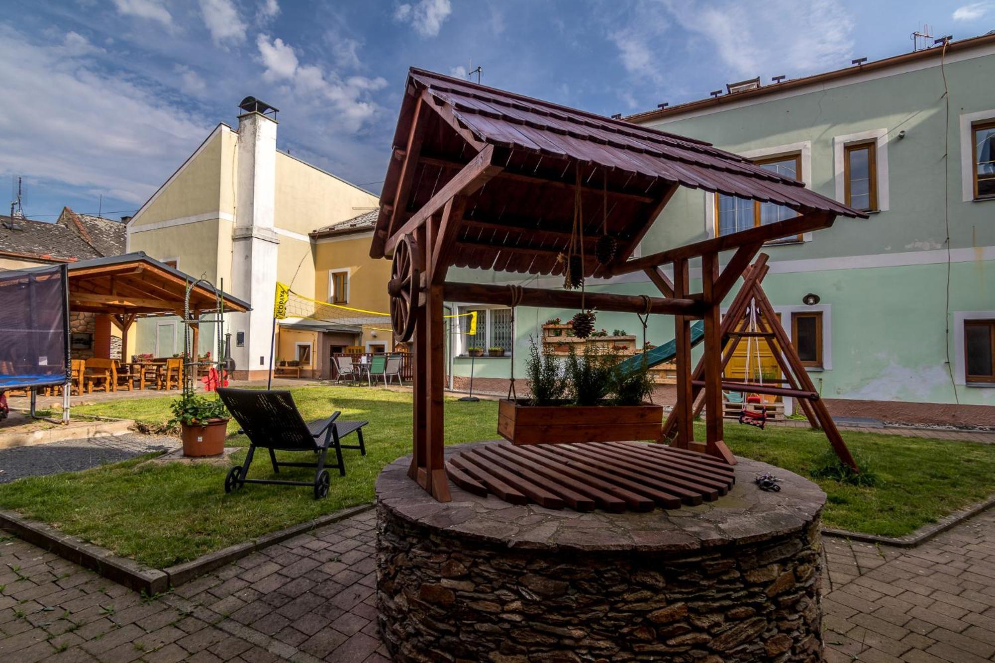 Penzion a restaurace U Vladaře Toužim Exteriér fotografie