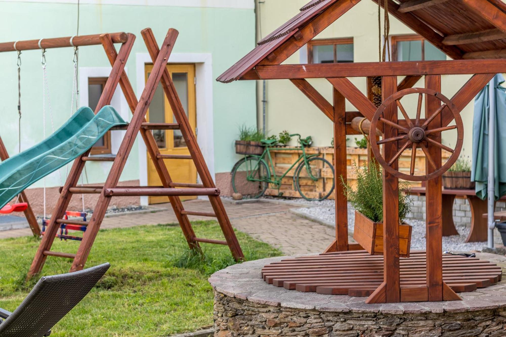 Penzion a restaurace U Vladaře Toužim Exteriér fotografie