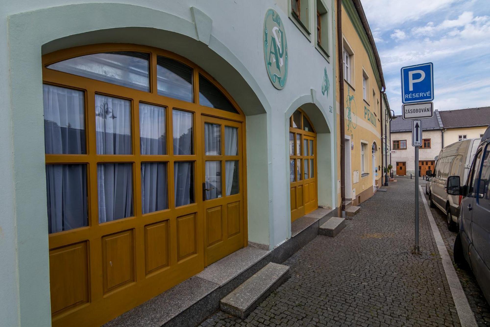 Penzion a restaurace U Vladaře Toužim Exteriér fotografie