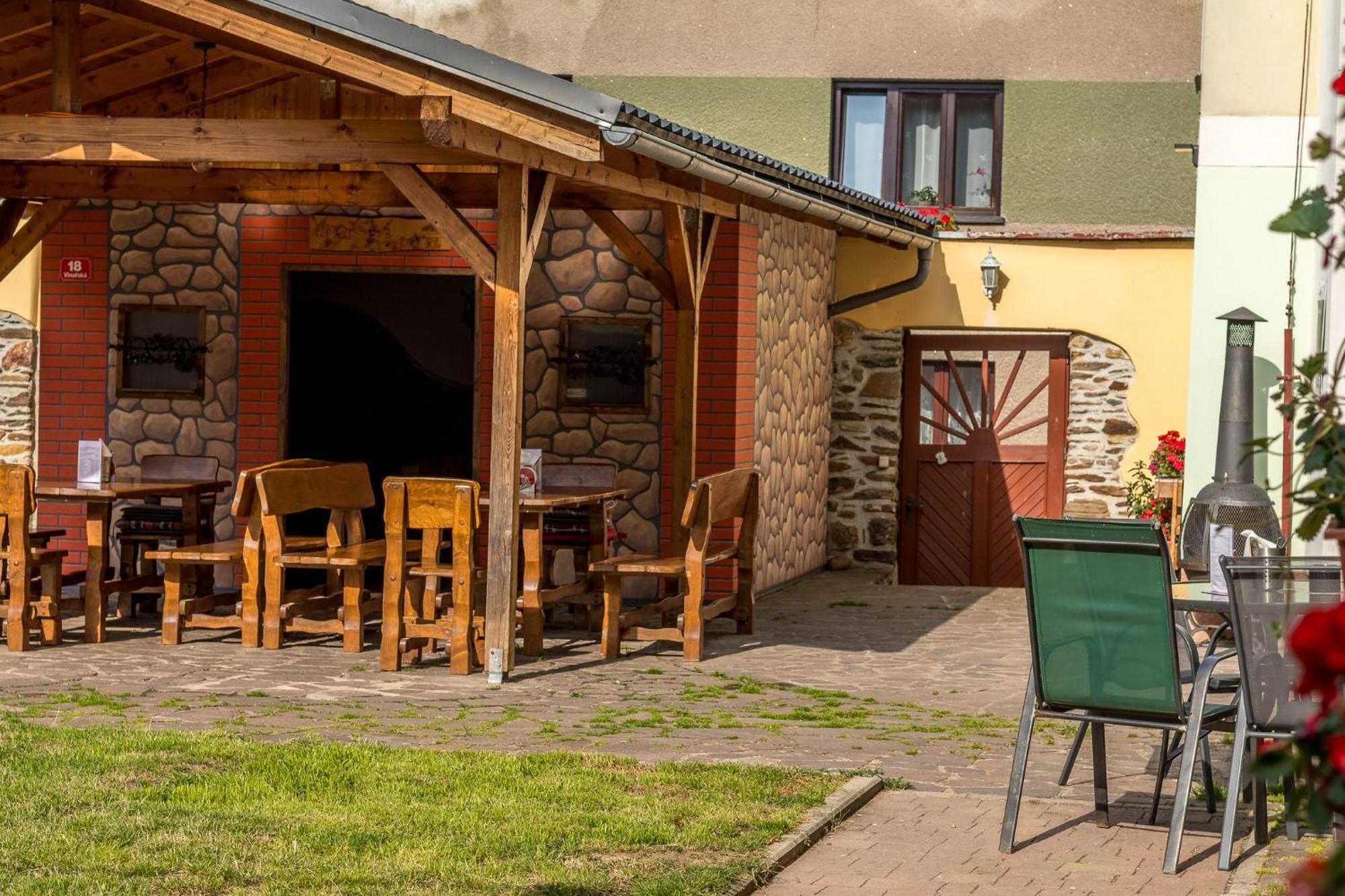 Penzion a restaurace U Vladaře Toužim Exteriér fotografie